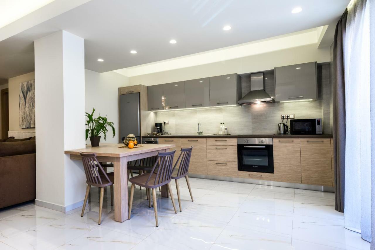 הרסוניסוס Lemar Luxury Apartments מראה חיצוני תמונה